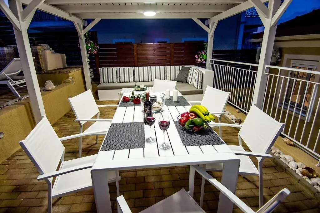 Avocado Villa Offering Peace And Relaxation Argostoli